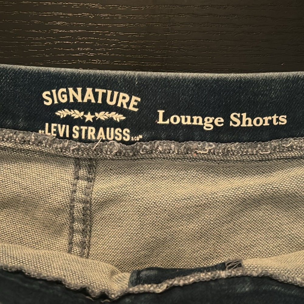 Levi Strauss shorts w/pockets and faux drawstring @waist Size 16 12 inches long - Picture 3 of 7